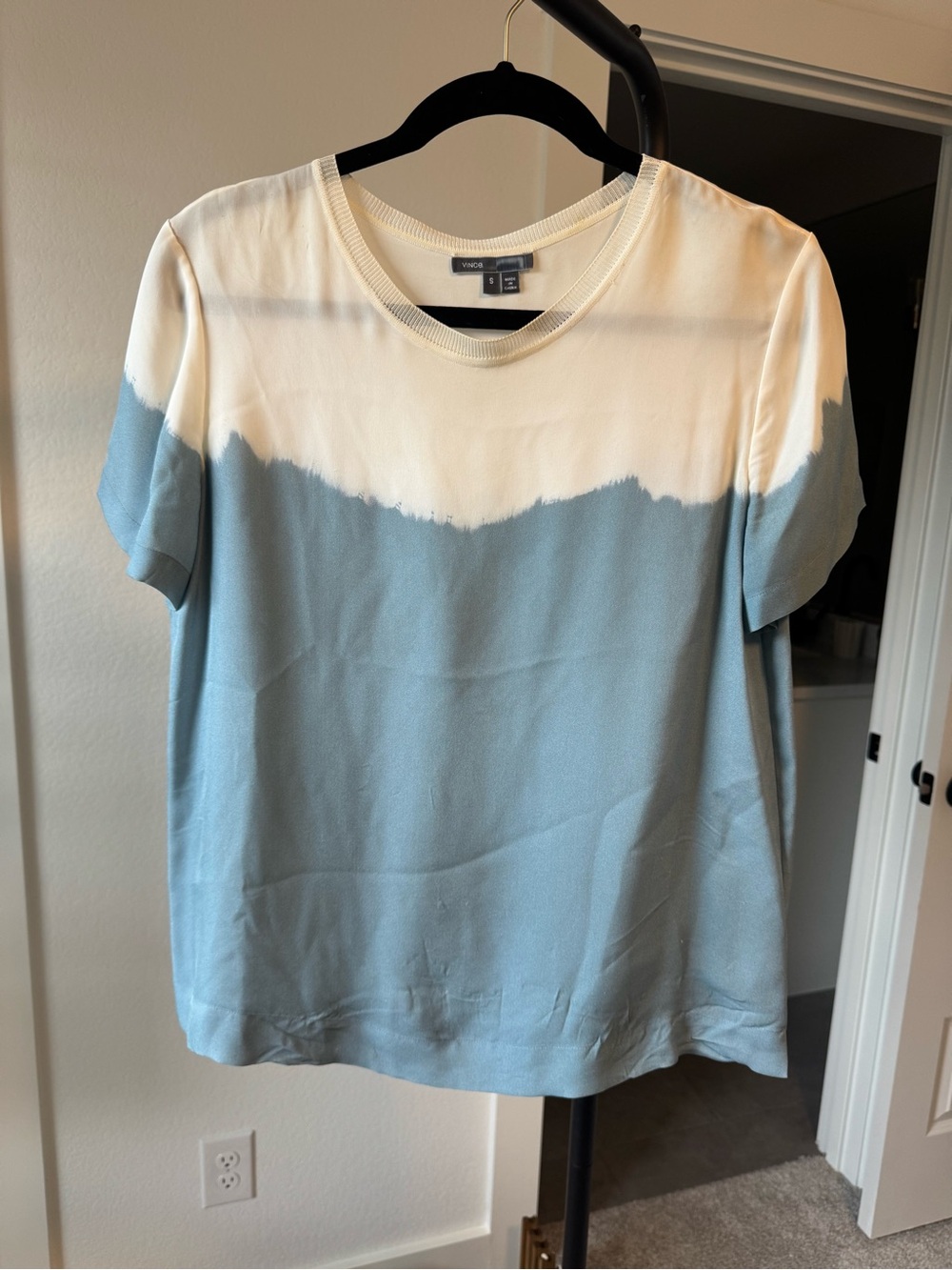 Vince Two-Tone Cream and Light Blue Short-Sleeve Silk Tee